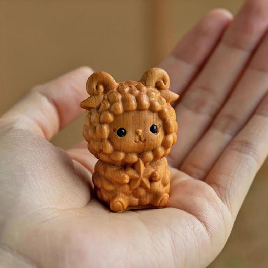 Handheld Zodiac Animal Thuja Wood Carvings: Cute Office Desk Healing Gifts