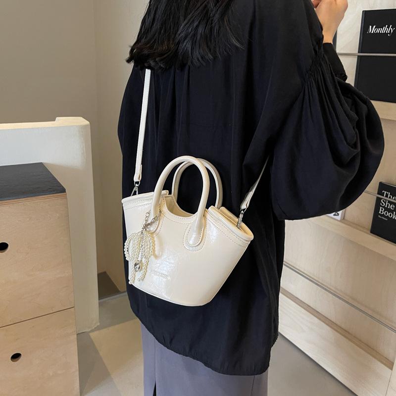 Bag women's 2025 new messenger bag fashionable niche design sense summer portable bucket bag work small bag