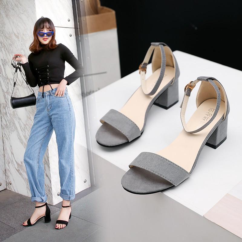 2025 Sommar Damskor Koreansk Stil Klumpig Klack Enrem Spänne Sandaler