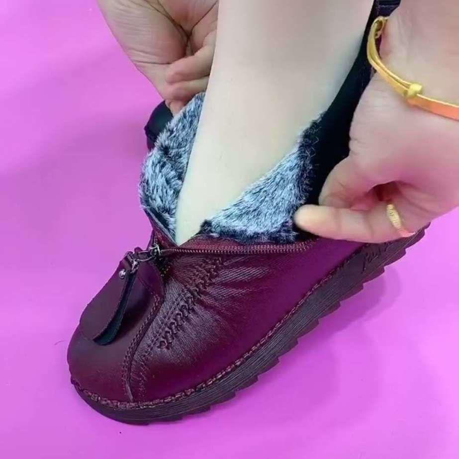 2025 Autumn and Winter Middle-aged and Elderly Warm Cotton Shoes Women's Soft-soled Mother Shoes New Short Boots Old North Non-slip Leather Shoes