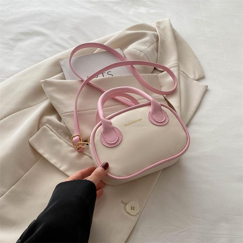 

New bag women s 2025 popular high-end spring summer fashion versatile shoulder messenger bag portable small square bag