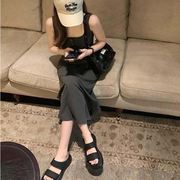 Cool slippers women's summer wear 2025 new thick-soled heightening stepping on shit feeling beach fashion sandals bread one-word drag