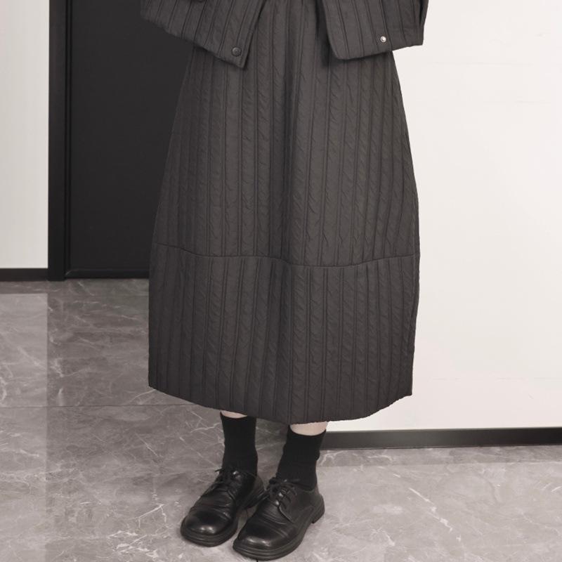 

Women s Dark Style French Ribbed Cotton Padded Midi Skirt, Ideal for Autumn/Winter, Quilted A-line Design M чёрный