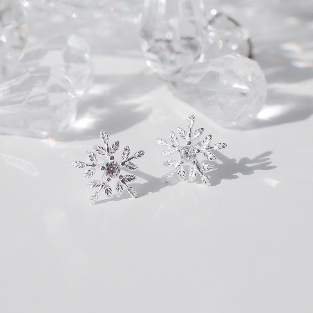 

Кубические серьги-гвоздики Blue City Snow White Snowflake