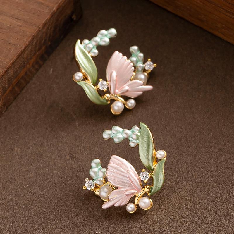 Japanese and Korean super fairy sweet temperament fairy wind dripping oil paint inlaid pearl stud earrings niche personality versatile earrings розовый