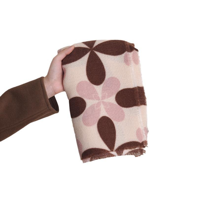 2025 new imitation cashmere retro British fringed four-leaf clover scarf women's autumn and winter thickened fashion warm scarf