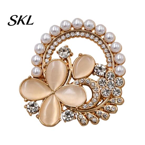 Secure Collar Pin Solid Alloy Pin, Four-Leaf Clover Center Shape Brooch with Dress Shirt Accessory Faux Opal, Electroplated Anti-Oxidation Fastener