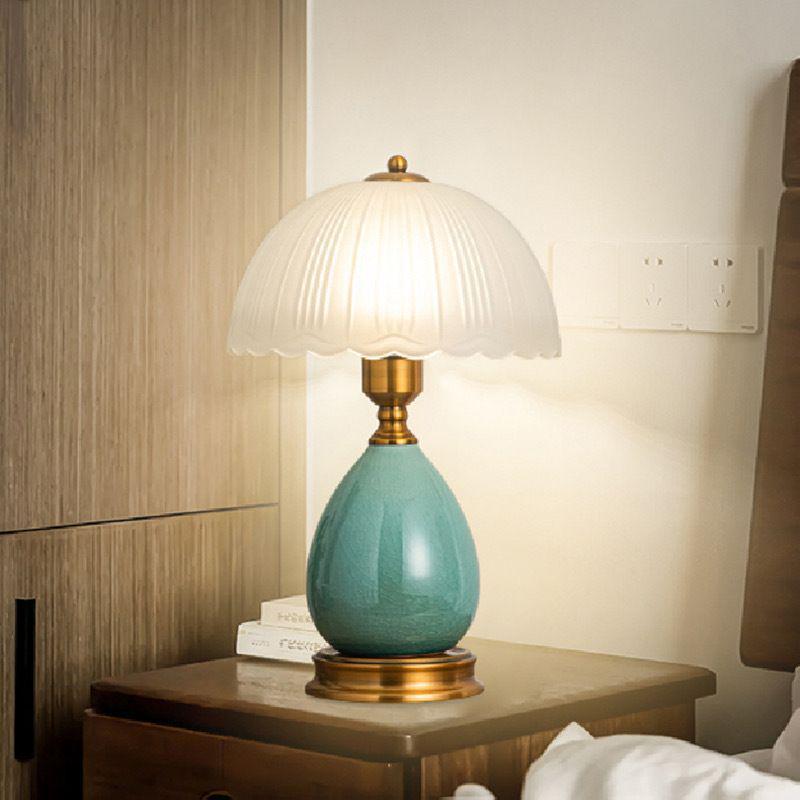 Retro American Ceramic Table Lamp: Modern Bedside Decoration for Master Bedroom