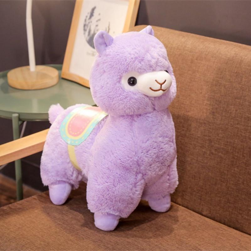 Nouvelle Peluche Alpaga Dessin Animé Peluches Douces Apaisantes Poupée Alpaga Avec Selle Animal en Peluche Câlin Jolie Décoration Intérieure Cadeau Mignon 50cm