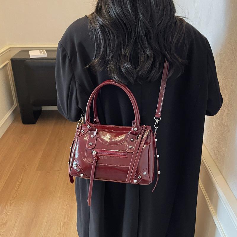 Autumn and winter new women's messenger bag niche casual personalized pillow bag fashionable texture simple shoulder bag