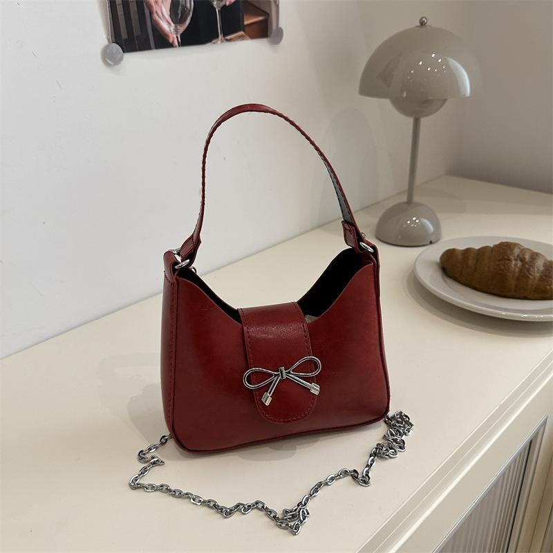 

2025 новая высококлассная сумка на плечо под мышку нишевая эстетика темперамент женская сумка тренд цепочка сумка-мессенджер сумочка красный