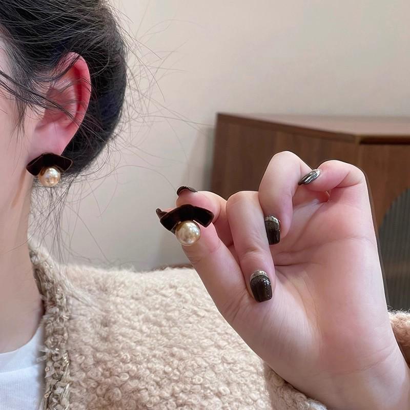 Retro Brown Flocked Bow & Pearl Stud Earrings - Chic, Sweetly Elegant Niche Design