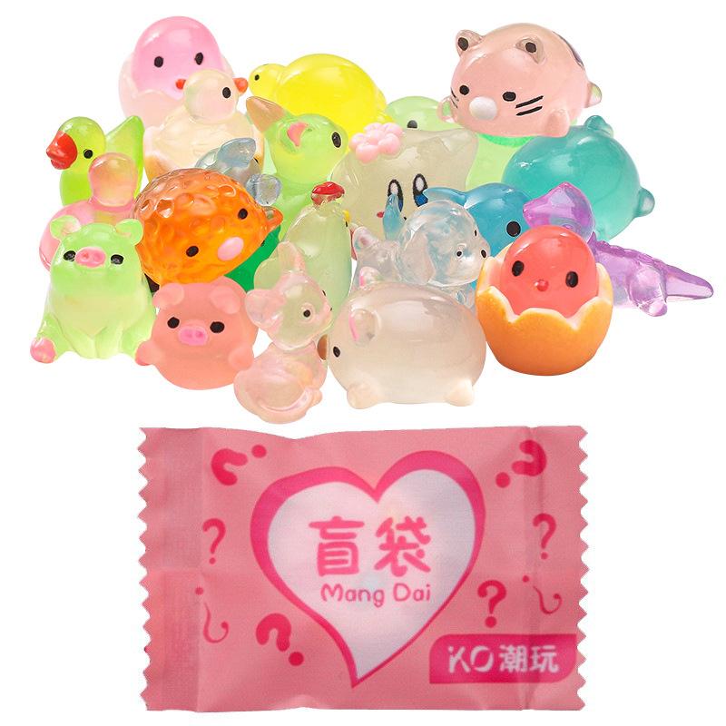 

10 шт. милые фигурки из смолы мини светящиеся в темноте модели украшения игрушки слепой мешок сюрприз куклы для детей подарки