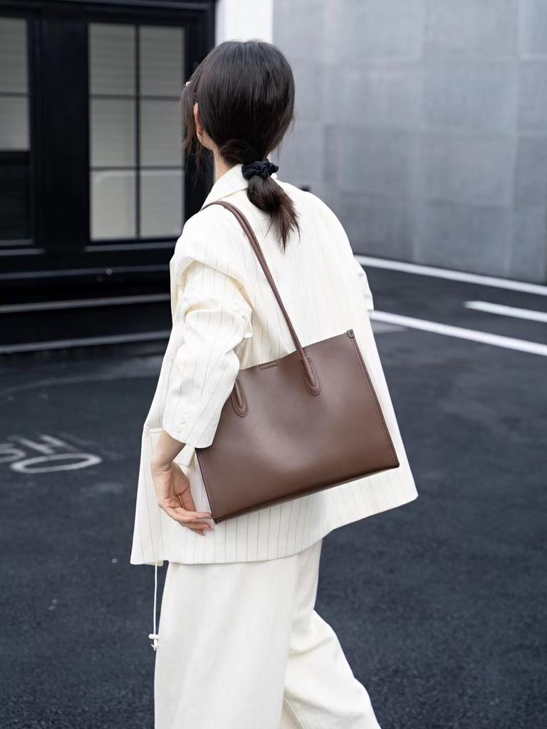 2026 New Style Soft Top Grain Cowhide Tote Bag for Work Commute - Versatile, High-End, Large Capacity Shoulder Bag