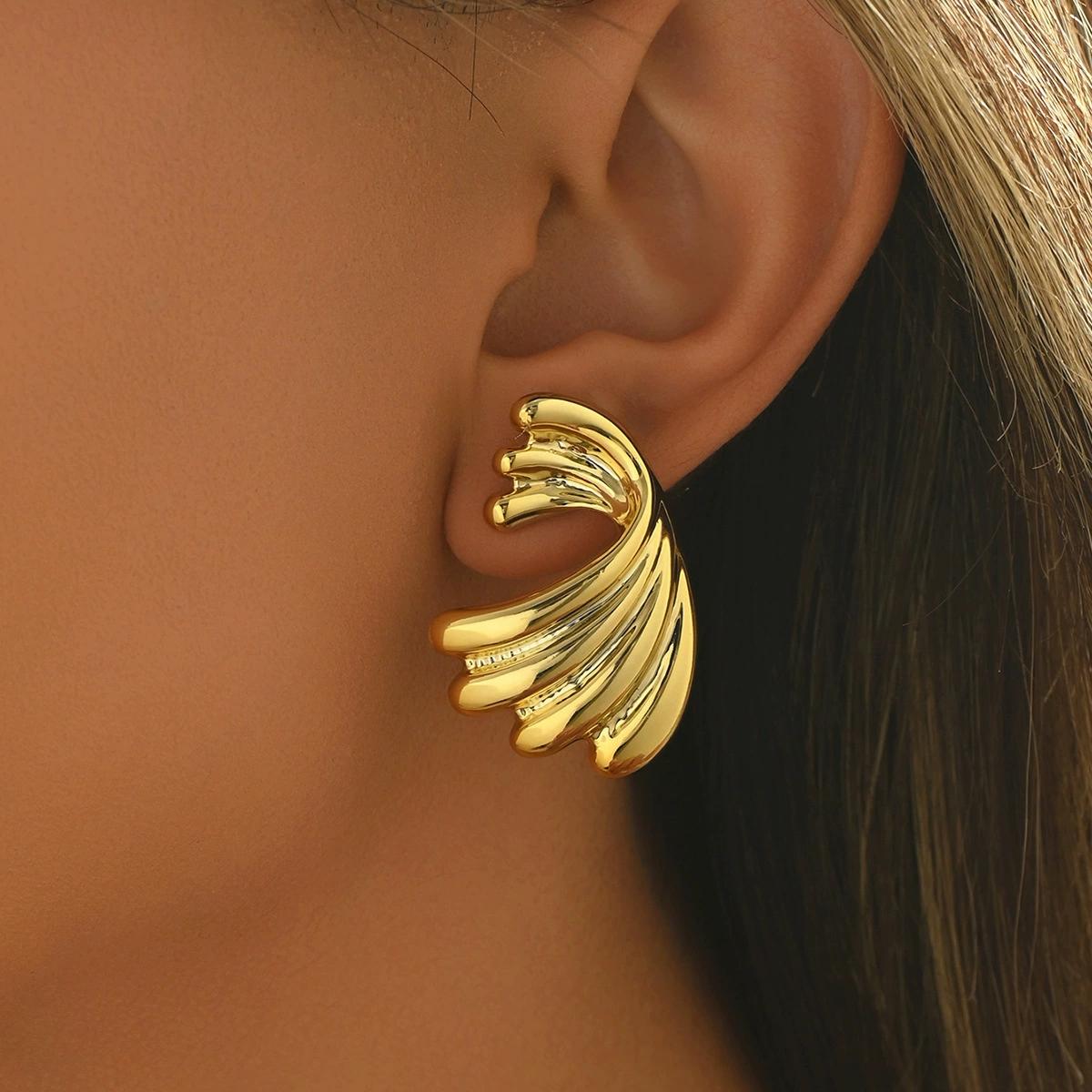

Arc Curved Petal Leaf Flower Golden Wing Drop Earrings for Women Simple Exaggerated Temperament CCB Smooth Creative Zircon Gift
