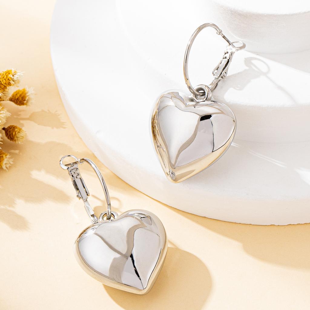 A Pair of Women's Fashionable Dangle Earrings, Smooth Heart-Shaped Ccb Pendant Earrings, Simple and Unique Hip-Hop Earrings, Suitable for Daily 