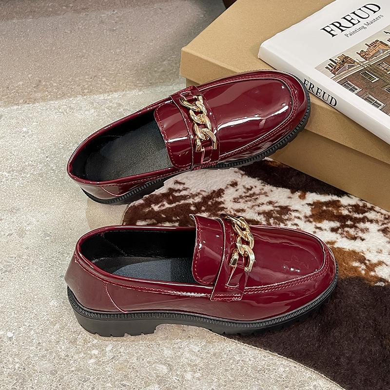 Thick-soled bright leather light-mouth loafers, versatile fashion single shoes, women's 2025 autumn Korean version, students pedal lazy shoes with on