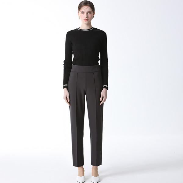 Ona S miSS  Kalhoty s vysokým pasem a záševky  Cena  138 000 Wonů