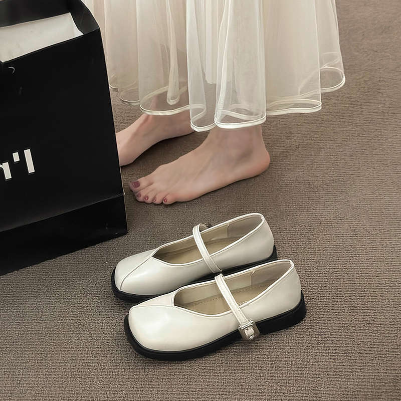 Black single shoes  new French flat Mary Jane  shoes temperament shallow beanie shoes gentle small leather shoes