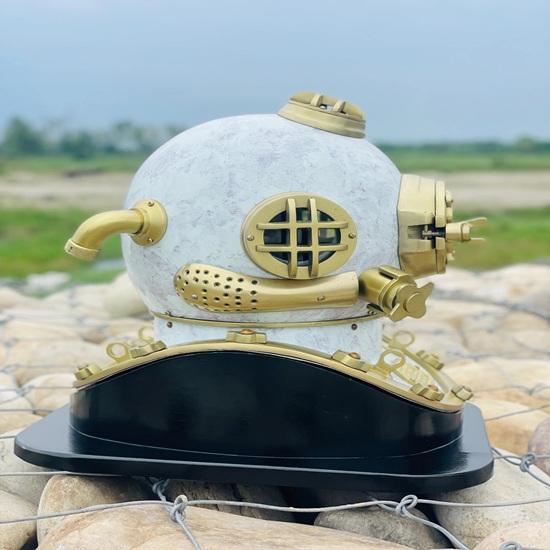 45.72 cm White Diving Helmet Mark V US Navy Diving Divers Helmet with Wooden Base Nautical Maritime Decor Best Gift
