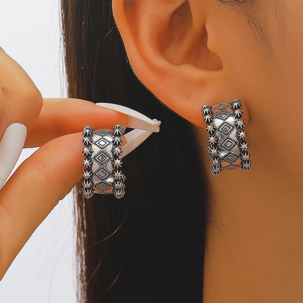 Retro Ethnic Style C Shaped Elliptical Carved Antique Earrings For Women