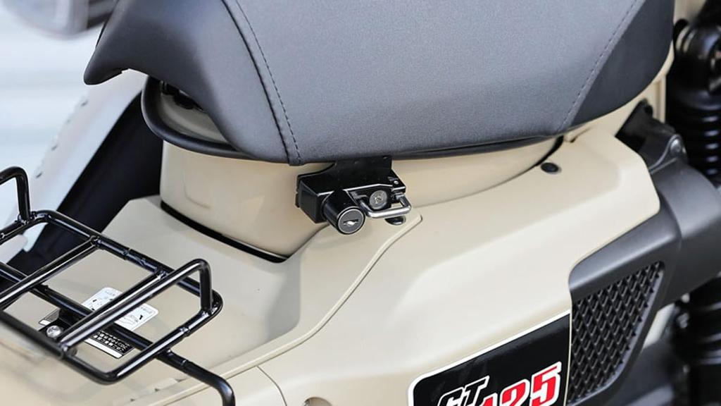 Kijima Motorradhelm-Schlosshalter Hunter Cub CT125, Stahl, schwarzes Finish, HONDA 303-1604