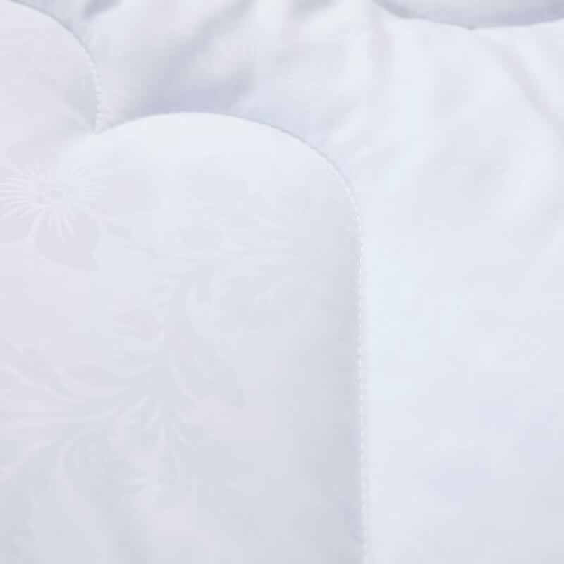 FUANNA Cloud Dream Antibacterial Four-Season Quilt