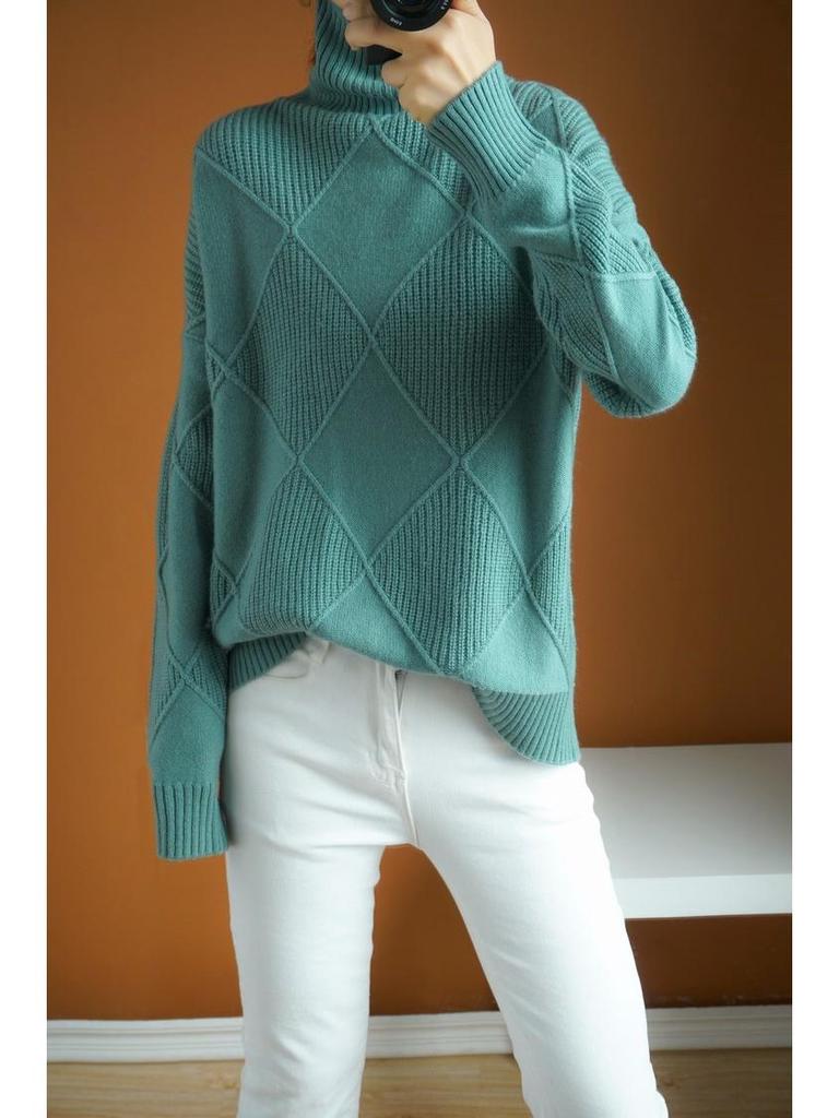 Dámský svetr s rolákem a kosočtvercovým vzorem - Podzim/Zima 2024, Jednobarevný, Volný střih, Pletený pulovr