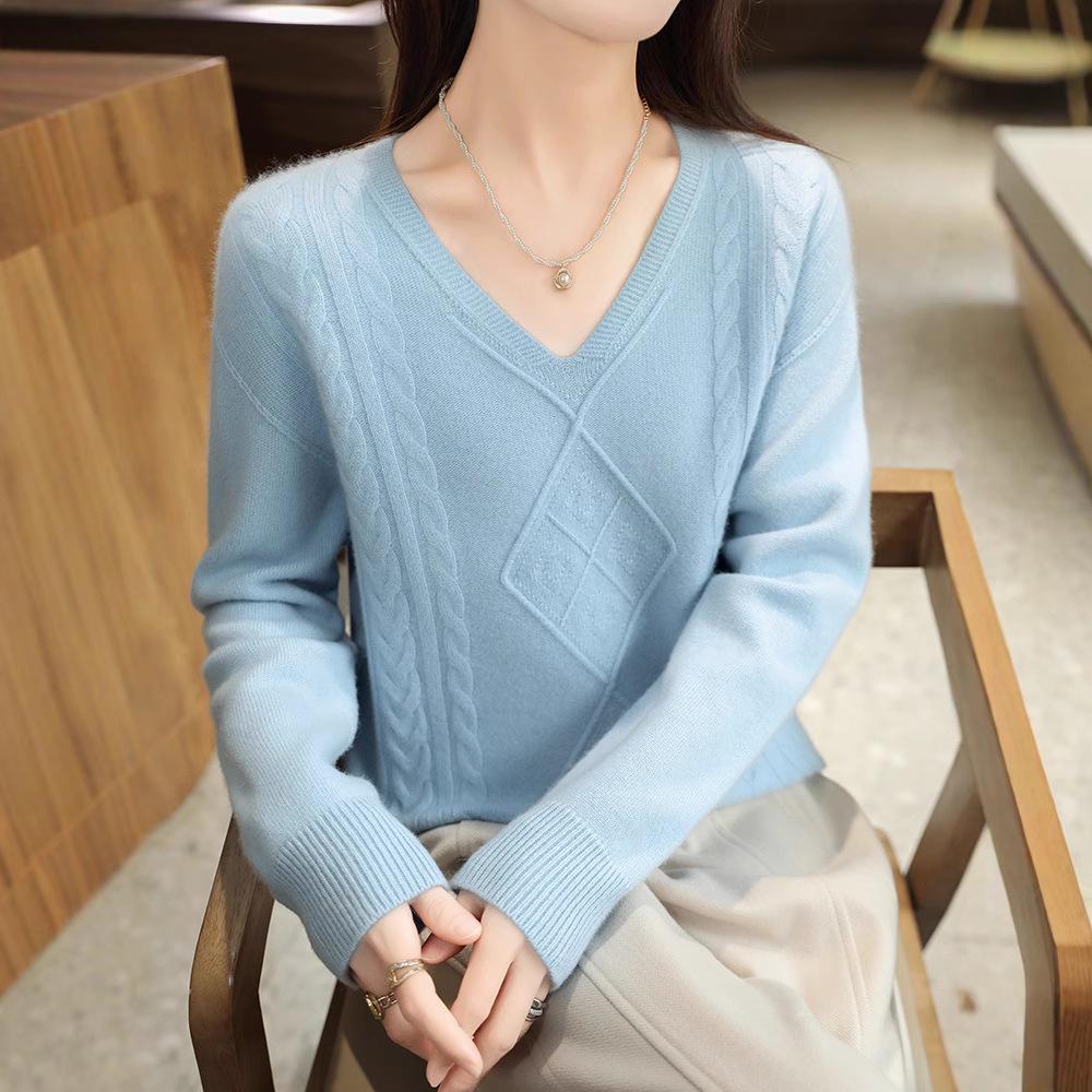Women's 100% Wool Argyle V-Neck Sweater - Slimming, Versatile Twist Pattern Knitwear for Autumn/Winter