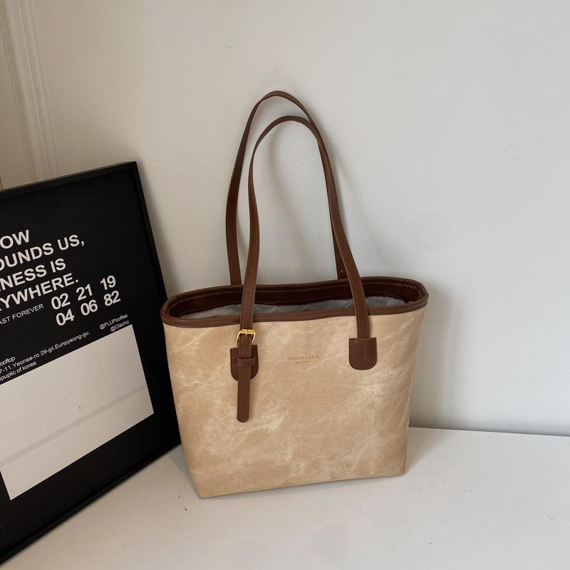 

Популярная контрастная сумка-тоут большой вместимости женская 2025 новая сумка через плечо для通勤, высококлассная сумка под мышкой 36*11*26