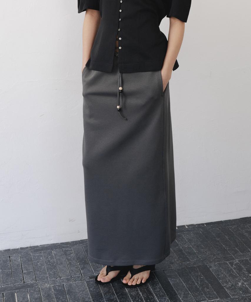After Glow Wood Detail Drawstring Maxi Skirt_Charcoal